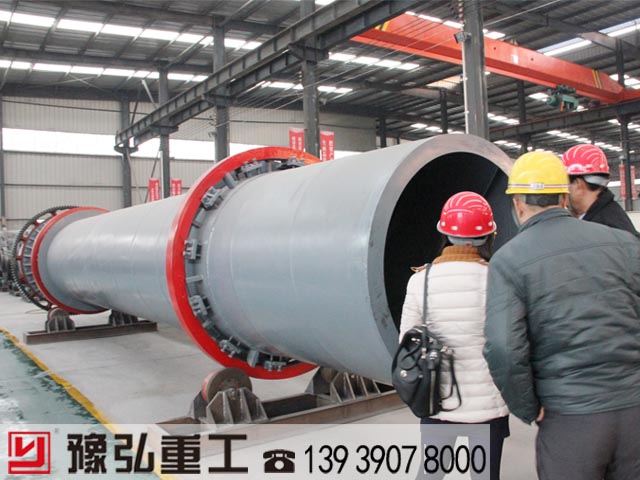 客戶參觀雞糞烘干機(jī) 客戶參觀雞糞烘干機(jī)