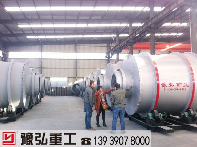 礦渣烘干機(jī)設(shè)備車間展示 礦渣烘干機(jī)設(shè)備車間展示